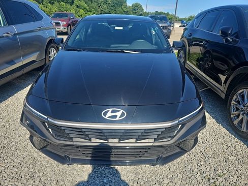 Used 2025 Hyundai Elantra Sport w/ Cargo Package FWD image 2