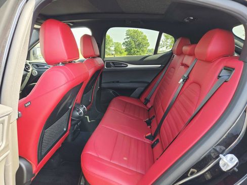 Used 2024 Alfa Romeo Stelvio Veloce image 14