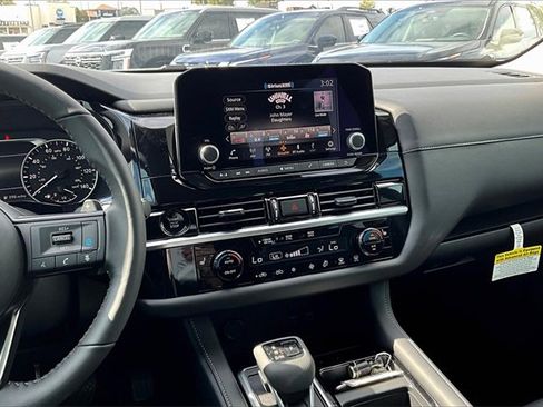 New 2025 Nissan Pathfinder SV image 6