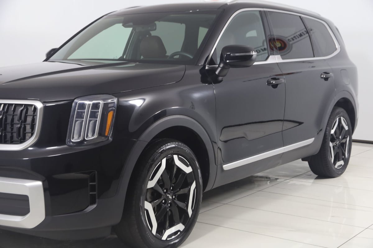 Used 2024 Kia Telluride EX w/ EX Captain's Chair Package FWD image 56