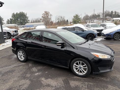 Used 2017 Ford Focus SE image 5