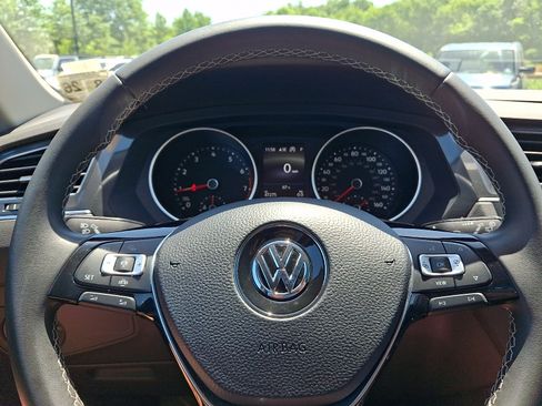 Used 2021 Volkswagen Tiguan SE w/ Panoramic Sunroof Package AWD/4WD image 20