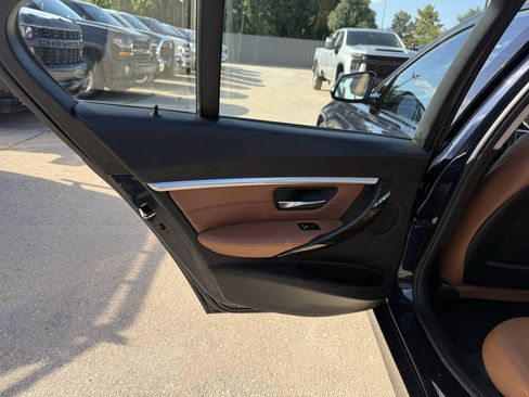 Used 2017 BMW 320i xDrive Sedan AWD/4WD image 14