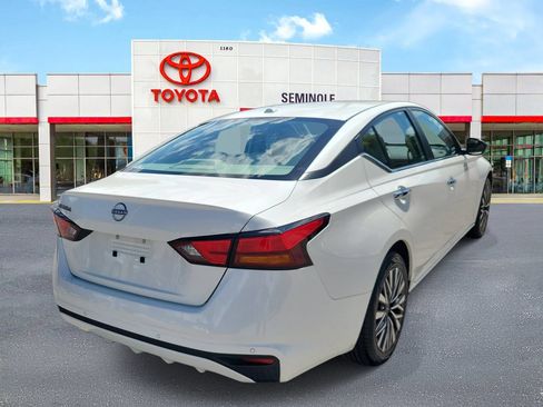 Used 2025 Nissan Altima 2.5 SV FWD image 3