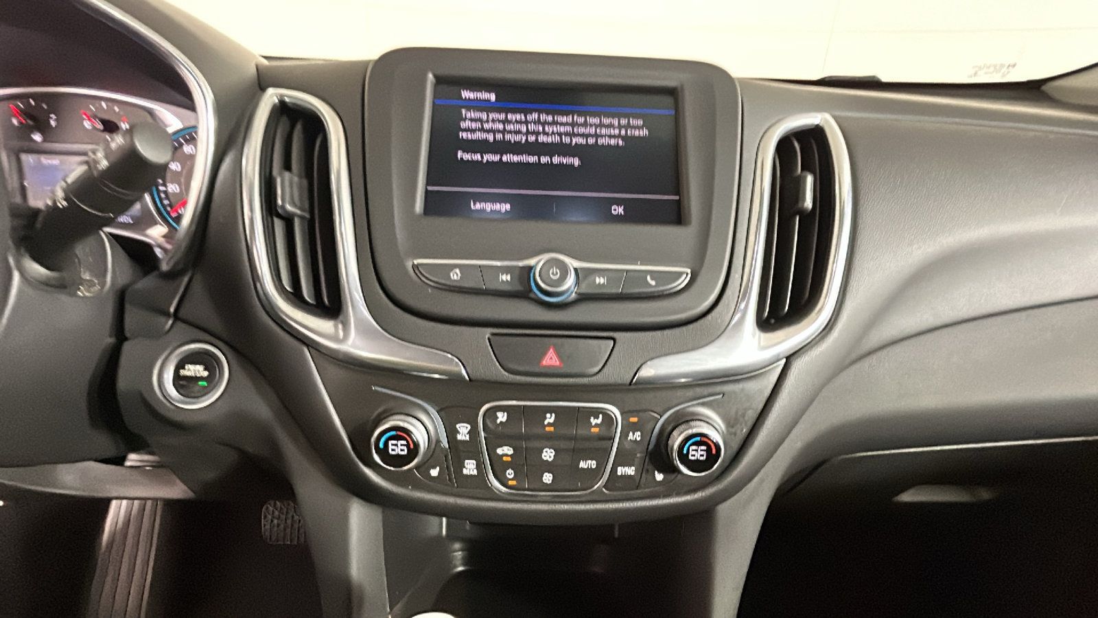 Used 2020 Chevrolet Equinox LT FWD image 27