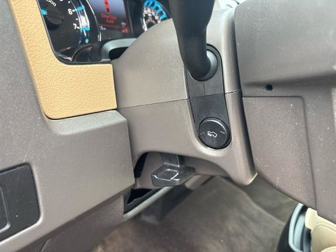 Used 2011 Ford F150 XLT w/ XLT Chrome Pkg image 13