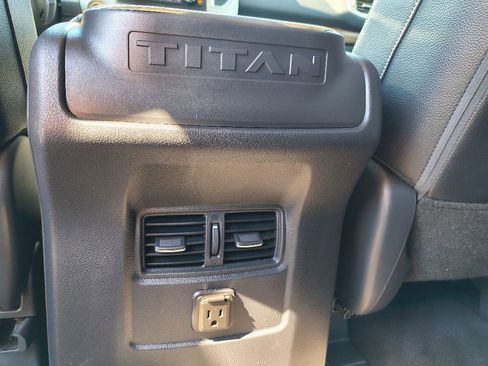 Used 2018 Nissan Titan SL w/ Chrome Package RWD image 28