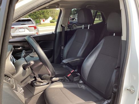 Used 2020 Buick Encore Preferred image 28