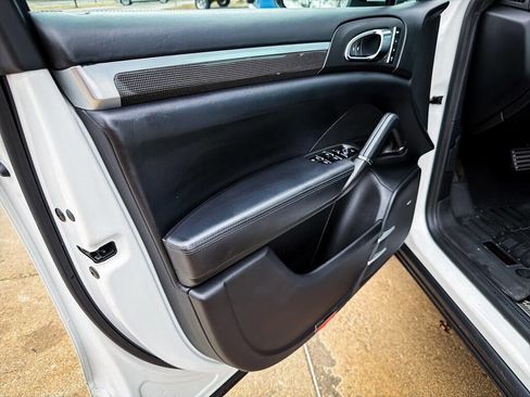 Used 2013 Porsche Cayenne Turbo image 17