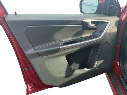 Used 2016 Volvo XC60 T5 Premier image 12