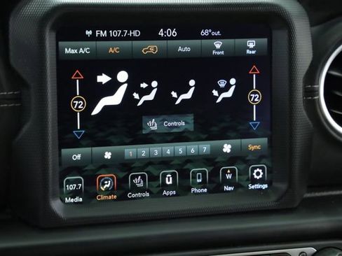 Used 2022 Jeep Wrangler Unlimited Sahara w/ Cold Weather Group image 18