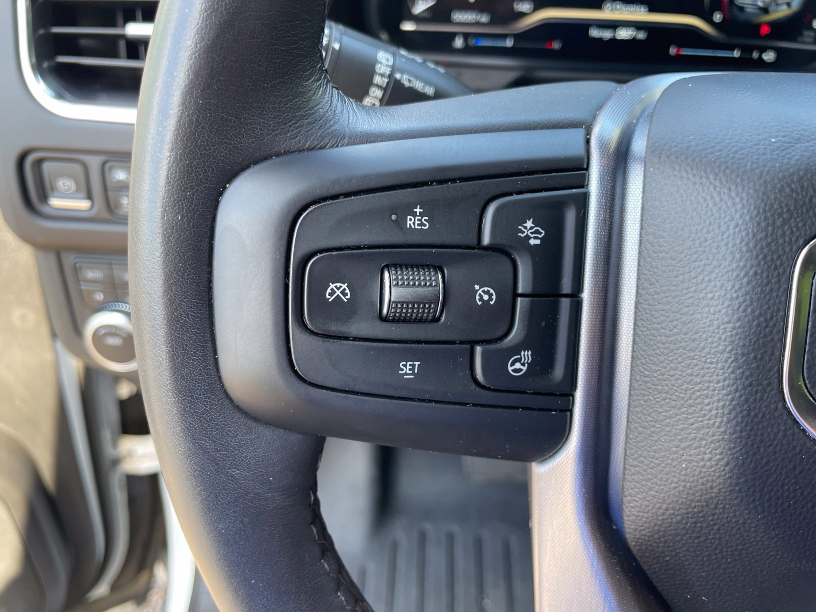 Used 2022 GMC Yukon XL SLT w/ SLT Premium Package AWD/4WD image 19