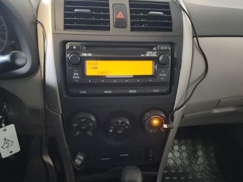 Used 2013 Toyota Corolla L FWD image 22