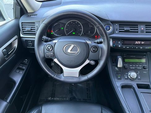 Used 2016 Lexus CT 200h image 18