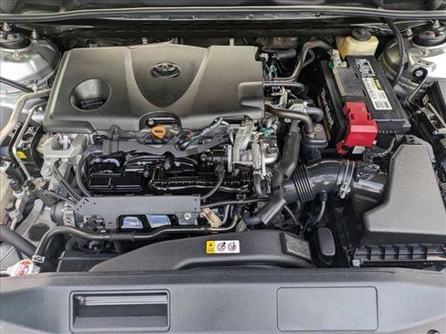 Used 2018 Toyota Camry FWD image 21