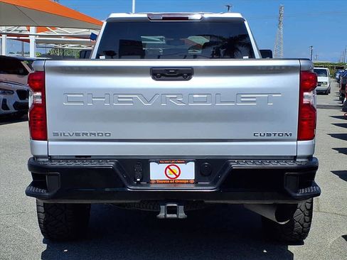 Used 2022 Chevrolet Silverado 2500 Custom w/ Custom Value Package image 5