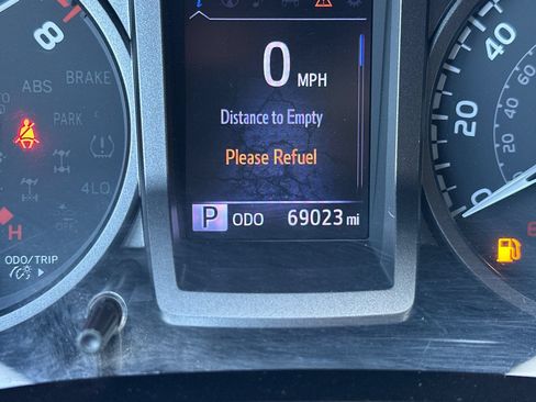 Used 2020 Toyota Tacoma TRD Off-Road w/ Technology Package AWD/4WD image 34