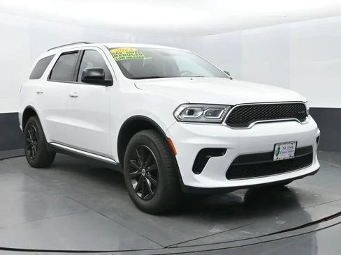 Used 2024 Dodge Durango SXT image 2