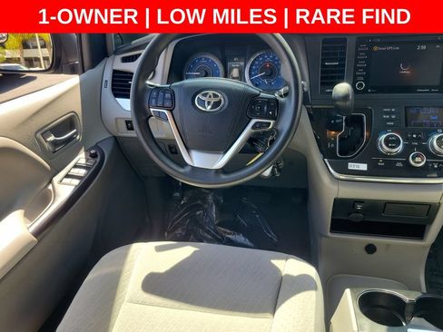 Used 2019 Toyota Sienna LE FWD image 12