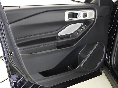 Used 2020 Ford Explorer Platinum w/ Premium Technology Package AWD/4WD image 11