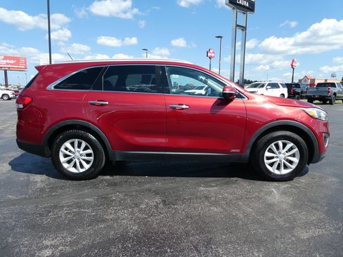 Used 2017 Kia Sorento AWD image 4