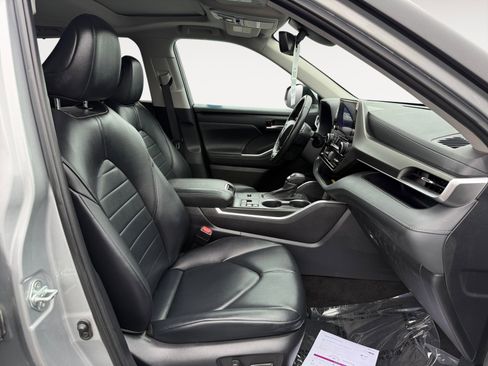 Used 2023 Toyota Highlander L image 19