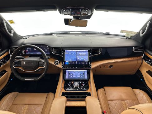 Used 2022 Jeep Grand Wagoneer Series III image 14