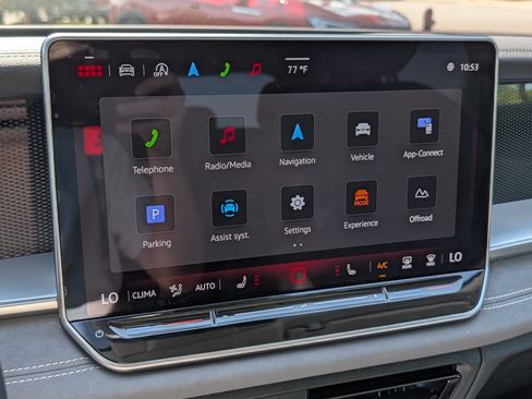 Certified 2025 Volkswagen Tiguan SE w/ Panoramic Sunroof Package AWD/4WD image 22