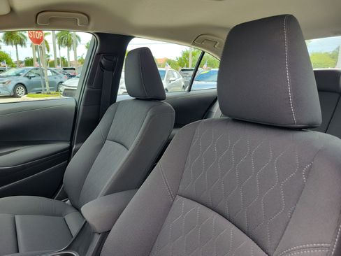 Certified 2025 Toyota Corolla LE FWD image 21