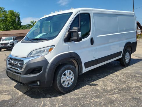 Used 2025 RAM ProMaster 2500 w/ Quick Order Package 22G SLT FWD image 2