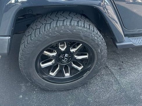 Used 2017 Jeep Wrangler Unlimited Sahara AWD/4WD image 3