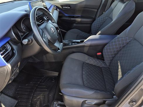 Used 2022 Toyota C-HR XLE image 25