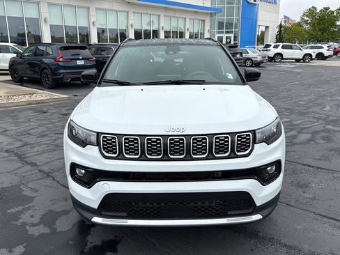 Used 2025 Jeep Compass Limited AWD/4WD image 3