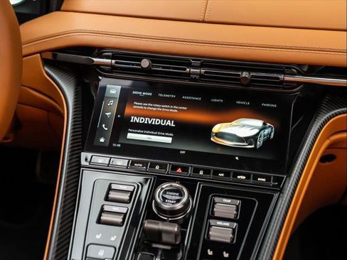 Used 2025 Aston Martin DB12 Volante image 36