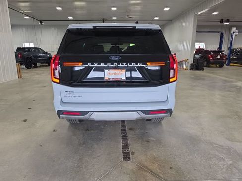 Used 2025 Ford Expedition Platinum AWD/4WD image 7