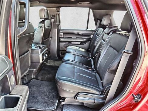 Used 2018 Ford Expedition XLT w/ Equipment Group 202A AWD/4WD image 19