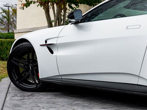 Used 2025 Aston Martin V8 Vantage Coupe image 32