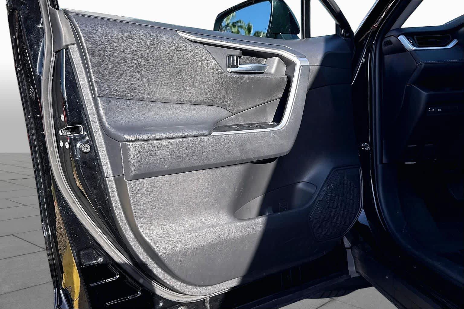 Certified 2025 Toyota RAV4 XLE w/ Convenience Package FWD image 21