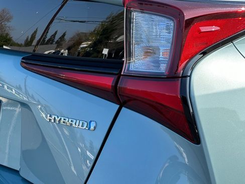 Used 2022 Toyota Prius LE image 11