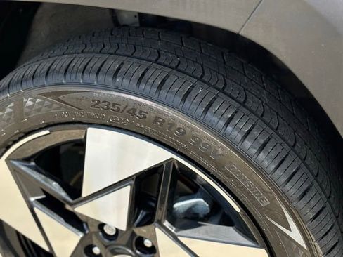 Used 2025 Hyundai Kona Limited image 13