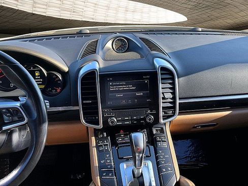 Used 2018 Porsche Cayenne Platinum Edition w/ Premium Package image 6