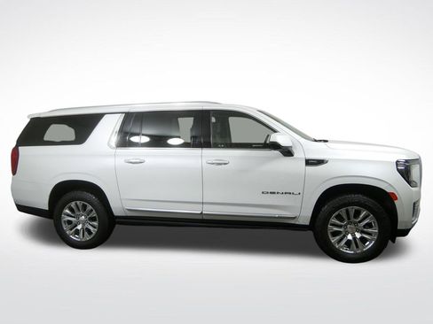 Used 2023 GMC Yukon XL Denali AWD/4WD image 2