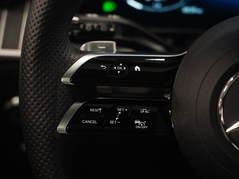 Used 2024 Mercedes-Benz GLC 300 4MATIC image 17