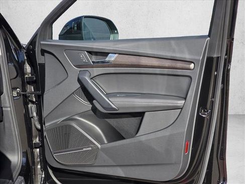 Certified 2025 Audi Q5 2.0T Premium Plus image 10