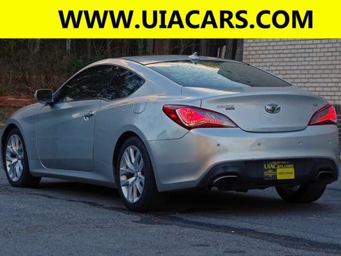 Used 2013 Hyundai Genesis 3.8 RWD image 8