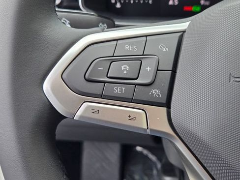 New 2026 Volkswagen Jetta SE FWD image 25