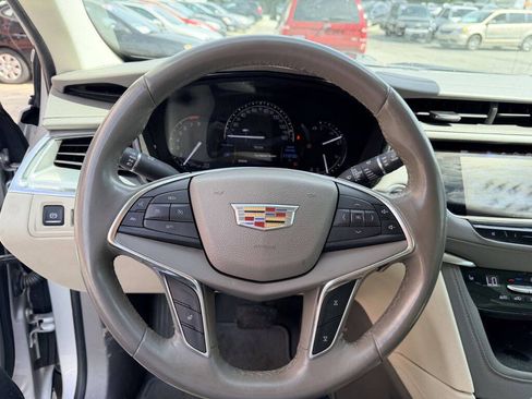 Used 2017 Cadillac XT5 Luxury w/ LPO, Wheel Lock Package FWD image 10
