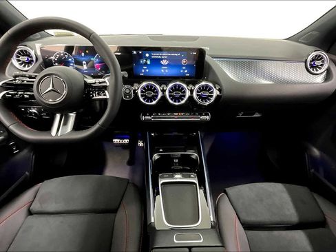 Used 2025 Mercedes-Benz GLA 250 4MATIC image 5