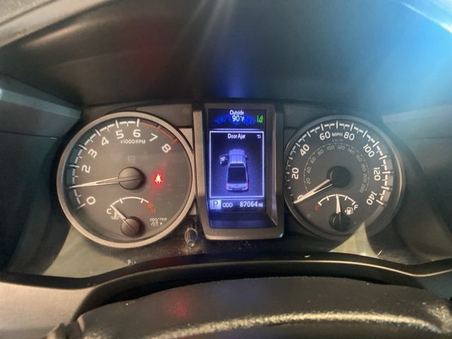 Used 2019 Toyota Tacoma TRD Off-Road w/ Technology Package AWD/4WD image 13
