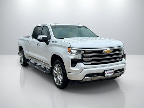 Used 2023 Chevrolet Silverado 1500 High Country w/ High Country Premium Package AWD/4WD image 3